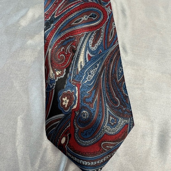 Sabatini Other - Sabatini Red, Blue, and Brown Paisley Tie 100% Poly